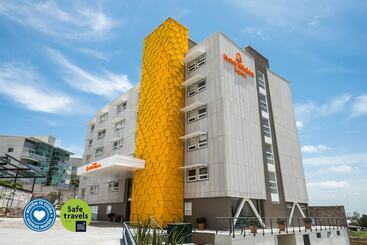 هتل Mision Express Queretaro