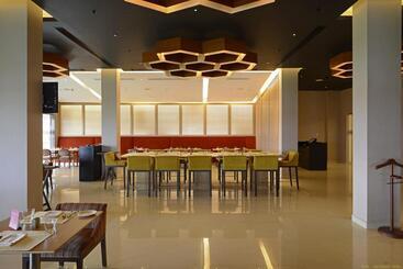 هتل Naveen Lakeside