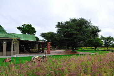 هتل Otjiwa Safari Lodge