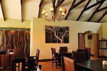 هتل Otjiwa Safari Lodge