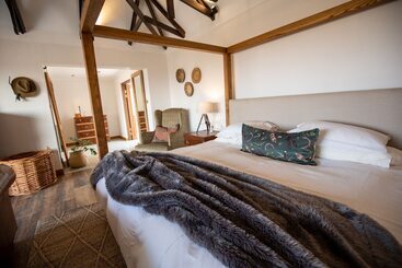 هتل Otjiwa Safari Lodge