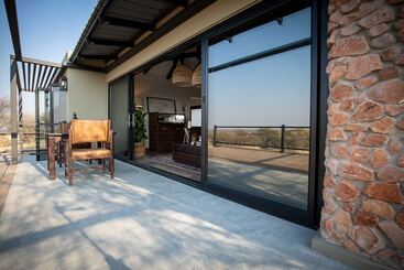 هتل Otjiwa Safari Lodge
