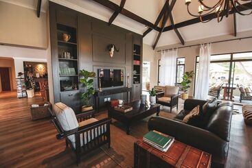 هتل Otjiwa Safari Lodge