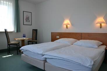 & Restaurant Bergfried - Saalfeld