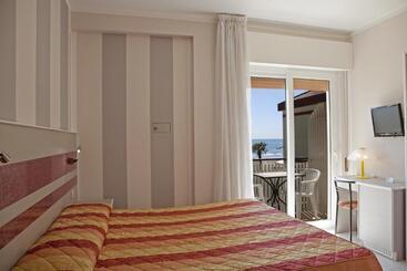 هتل Righetto Fronte Mare