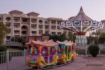 استراحتگاه Serenity Alma Heights   Ex Serenity Fun City