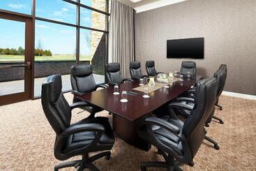 هتل Sheraton Mckinney