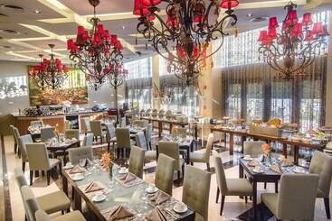 هتل The Avenue Plaza