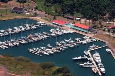 Marina Hotel At Shelter Bay