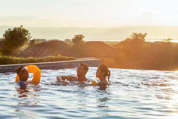 Novotel Inle Lake Myat Min