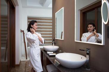 Novotel Inle Lake Myat Min