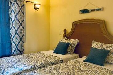 Connie's Comfort Suites - Saint John's