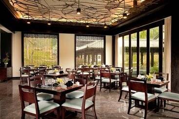 استراحتگاه Banyan Tree Tengchong