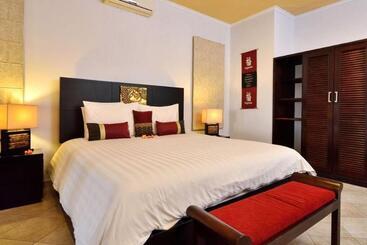 Dolphin Beach Bali - Banjar