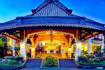 استراحتگاه Royal Hotel And Villa Batu