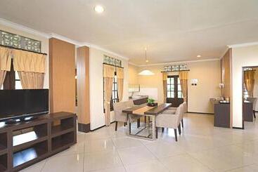 استراحتگاه Royal Hotel And Villa Batu