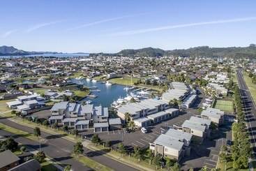 Sovereign Pier On The Waterways