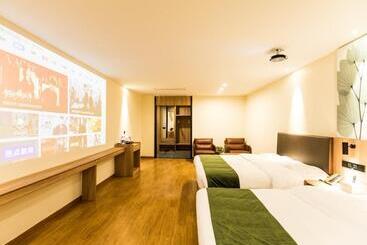 هتل Greentree Inn Express Wuxi Jiangyin Wanda Plaza Tongfu Road