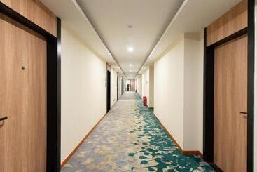 هتل Greentree Inn Express Wuxi Jiangyin Wanda Plaza Tongfu Road