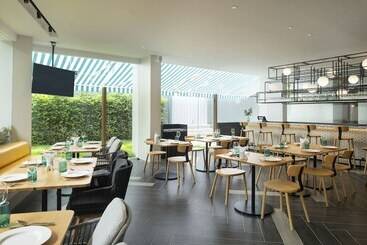 هتل Jonox Phuket Karon