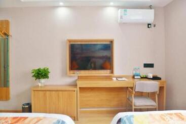 Shell Hotel Wuhu Jiujiang District Daqiao Town Huashan Road