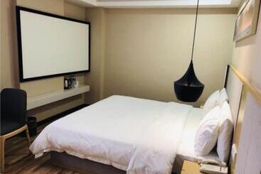 هتل City Comfort Inn Jingzhou Hongxing Road Food Street