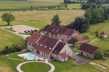 تختخواب و صبحانه Domaine Du Moulin De Jeanne