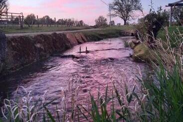 تختخواب و صبحانه Domaine Du Moulin De Jeanne
