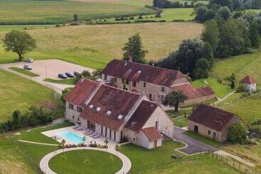 تختخواب و صبحانه Domaine Du Moulin De Jeanne