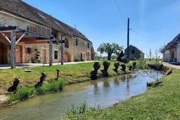 تختخواب و صبحانه Domaine Du Moulin De Jeanne
