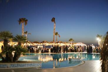هتل Coolbay Beach & Pool