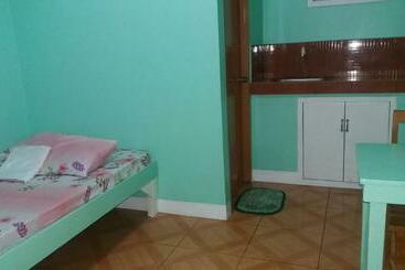 پانسیون Lyn Enia Travelers Inn