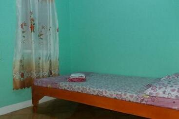 پانسیون Lyn Enia Travelers Inn