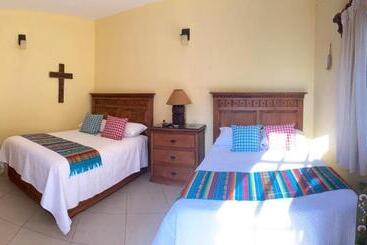تختخواب و صبحانه Casona Dos Vidas