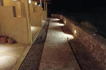 تختخواب و صبحانه Tiunur Lodge