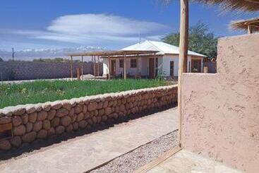 تختخواب و صبحانه Tiunur Lodge