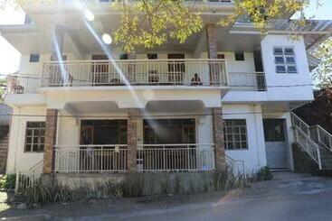 Capitol Hills Apartelle