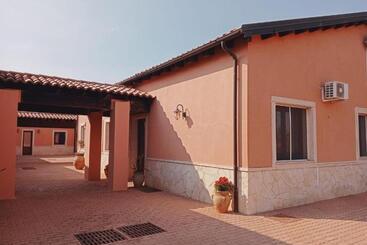 هتل Il Casale Colle San Pietro