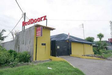 هتل Reddoorz Near Ekowisata Mangrove Belawan