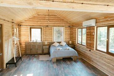 پانسیون Wooden House In Wildlife Refuge
