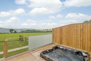 استراحتگاه Larkshayes Cottages