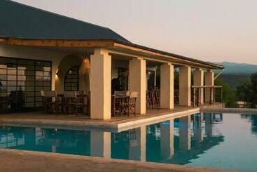 فندق Manyara Best View Lodge
