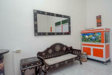 هتل Reddoorz Syariah Near Exit Toll Ngemplak Solo