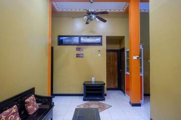 هتل Reddoorz Syariah Near Exit Toll Ngemplak Solo