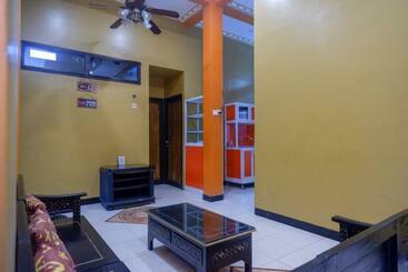 هتل Reddoorz Syariah Near Exit Toll Ngemplak Solo