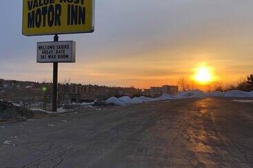 هتل Value Host Motor Inn