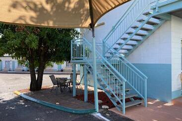 Central Point Motel