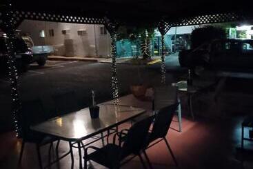 Central Point Motel
