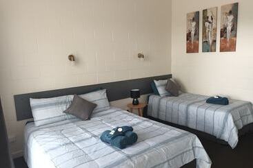 Central Point Motel