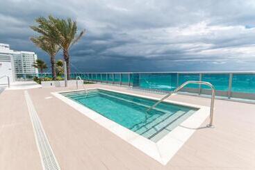 Monte Carlo Suites In Miami Beach